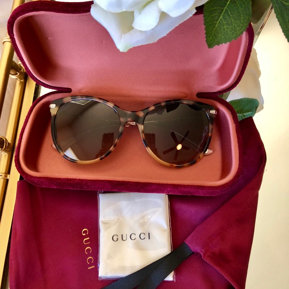 NWT Gucci Sunglasses! 💕